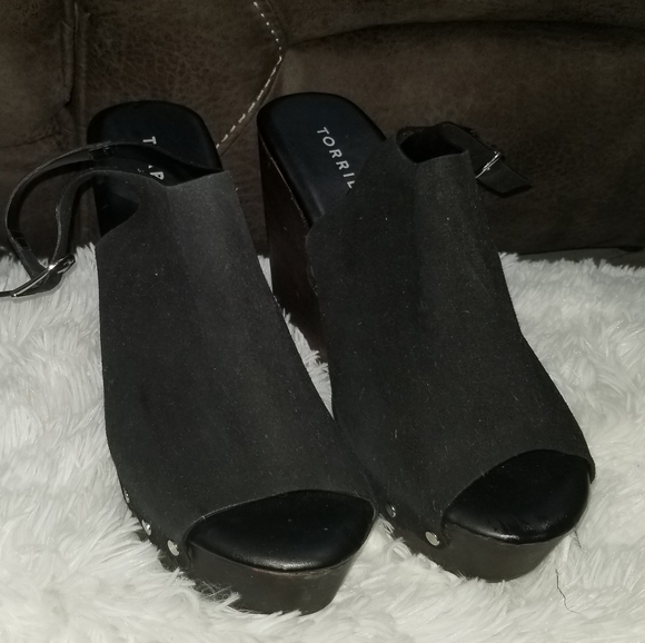 Shoes - Picture 2 of 3